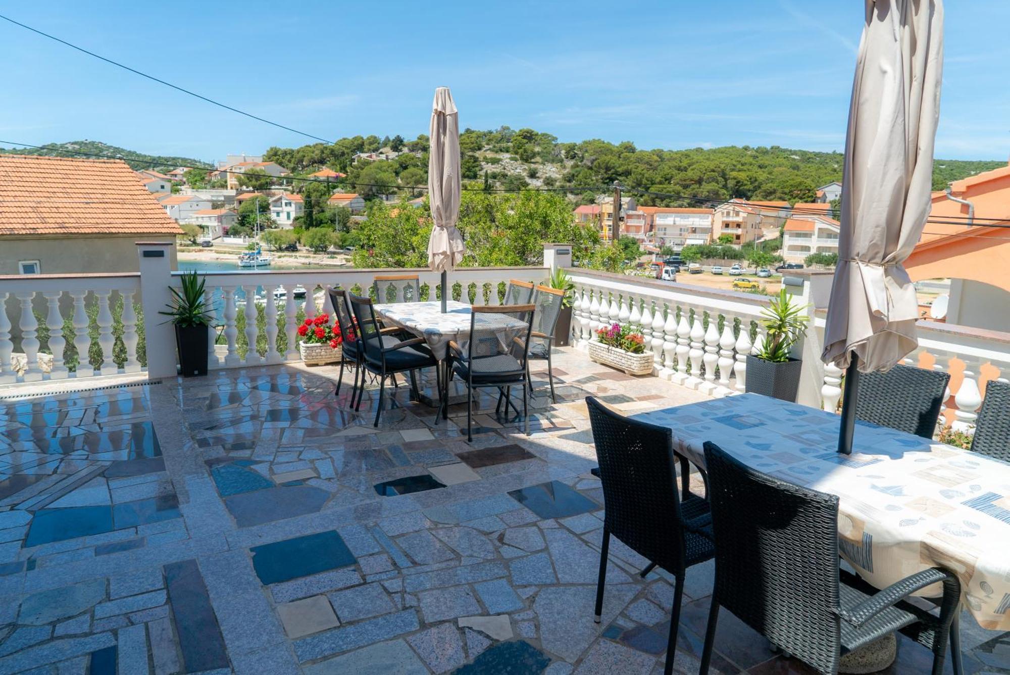 Apartments Zubcic Tisno Exterior foto